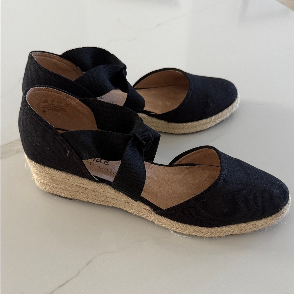 Life Stride Black Espadrille Wedges Sz 10